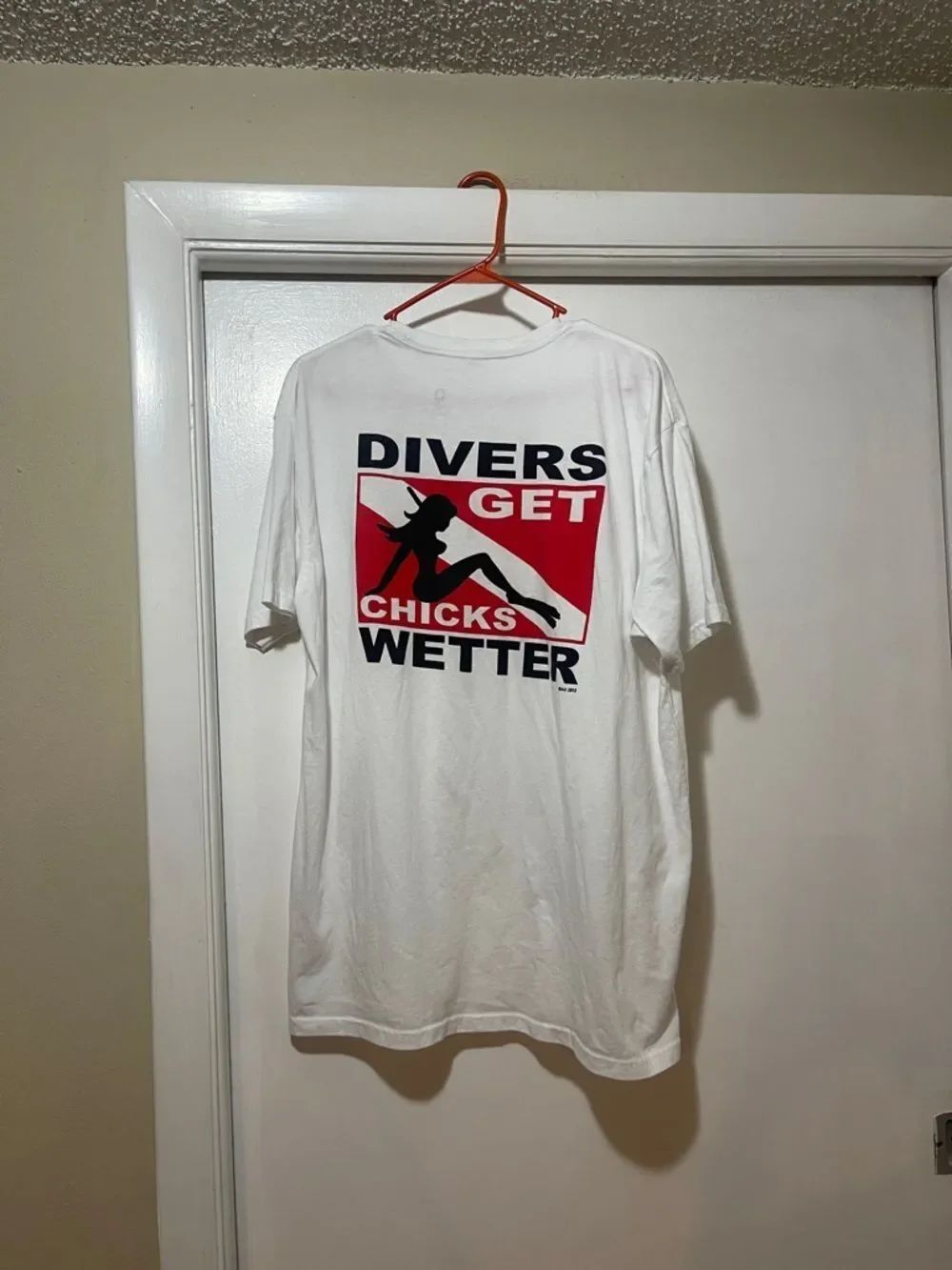 White Graphic Divers Get Chicks Wetter Short-Sleeve T-Shirt xxl